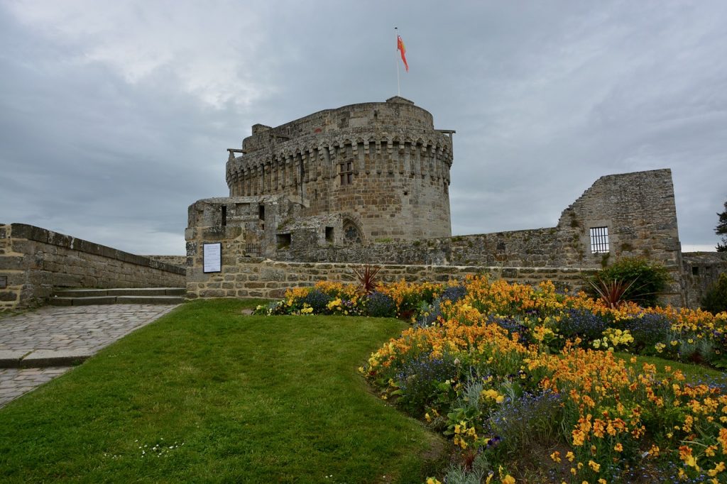 vestiges du château médiéval de Dinan