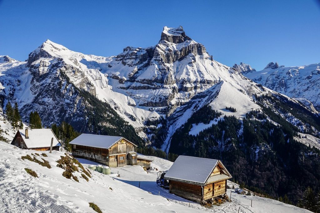 trois chalets de montagne